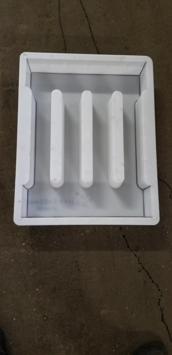 河南U型溝塑料模具-湖南塑料模具